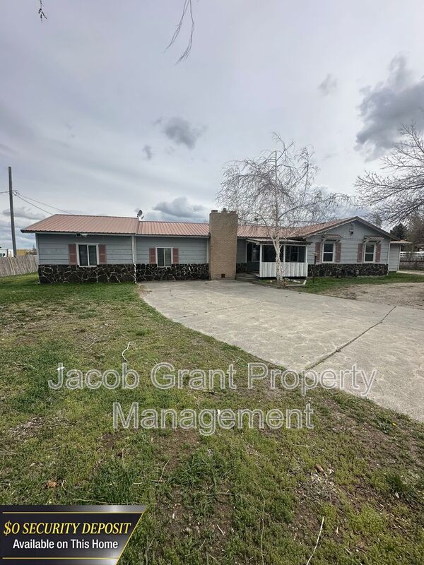 Idaho Falls House: 4590 N 15th E