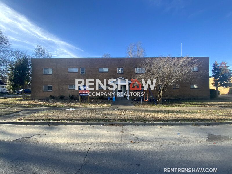 Caruthersville House: 110 E 7th St