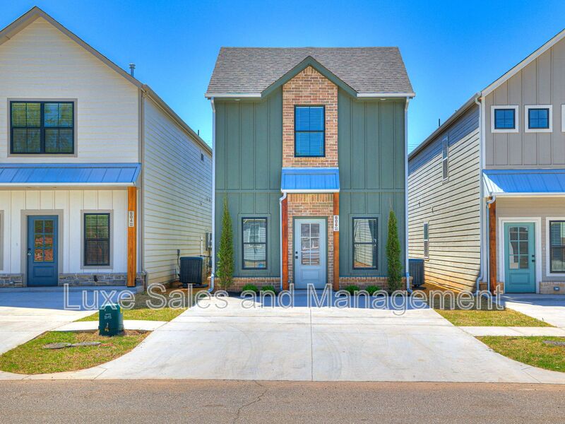 Edmond House: 606 W. 2nd Street Suite 100