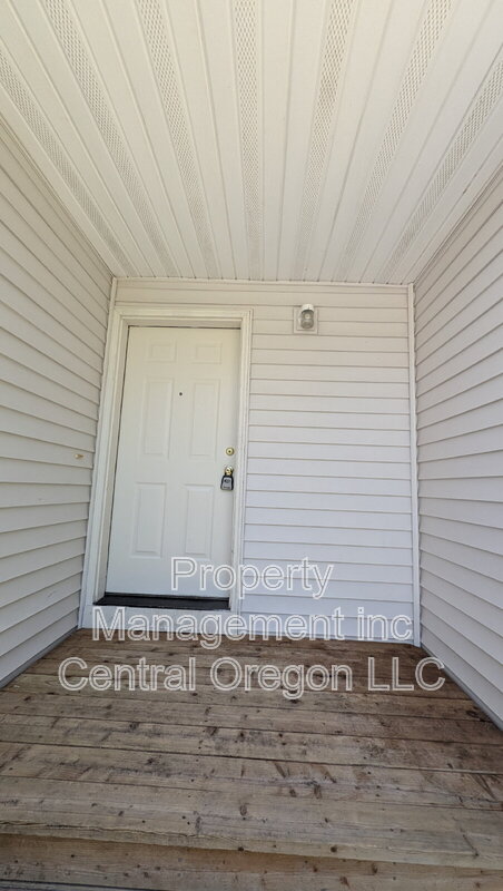 Hubbard Townhome: 2110 Baines Blvd