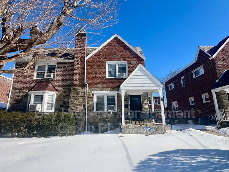 Lansdowne House: 317 Barker Ave