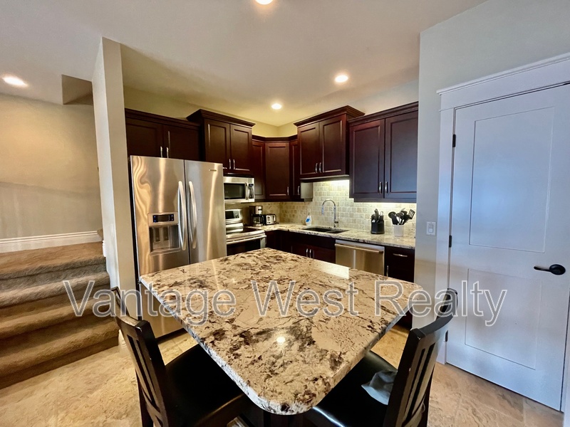 Lake Country House: 10677-A Okanagan Centre Road West