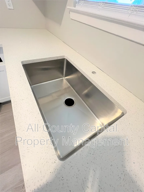Main Rental Photo 8