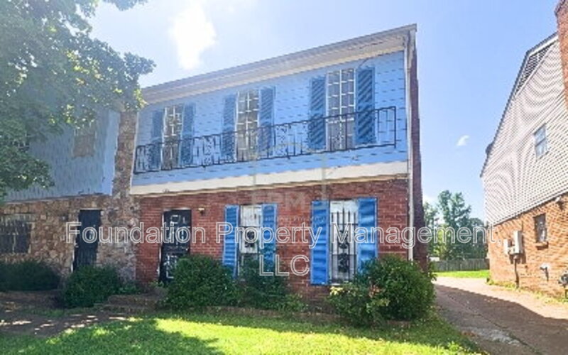 Memphis House: 1317 Royal Oaks Cove