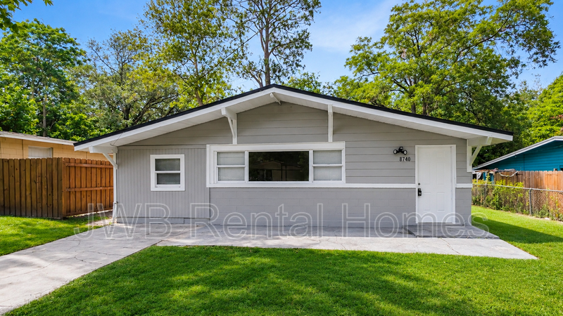 Jacksonville House: 8740 Free Ave