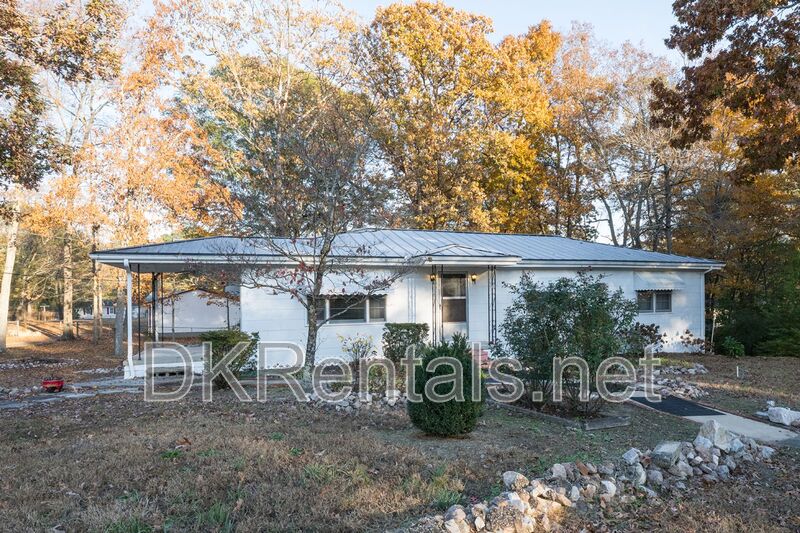 Lithia Springs House: 6822 Wallis Road