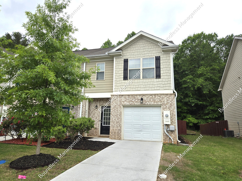Jonesboro Townhome: 8431 Douglas Trl