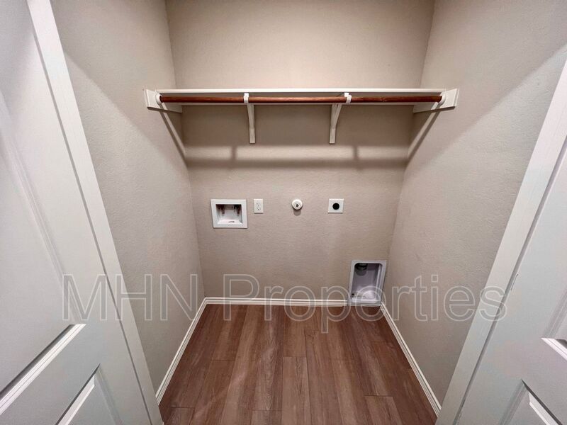 BEAUTIFUL 3 bed/2 Bath Lennar home in prime location! - Photo 20