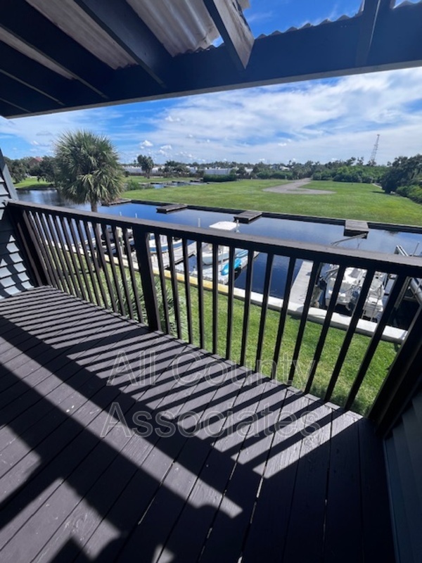 Tarpon Springs Townhome: 200 Meres Blvd