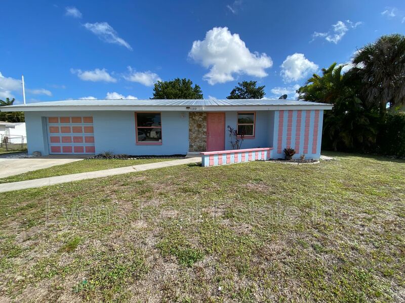 Fort Myers House: 11310 Linda Loma Dr