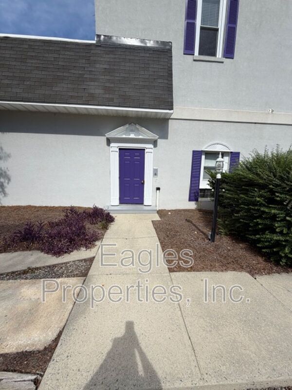 Mt Olive House: 126 E Main St