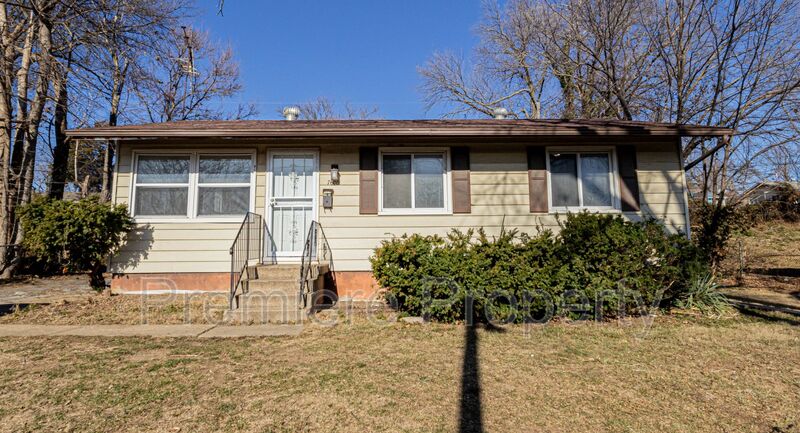 Kansas City House: 7600 E 50th St