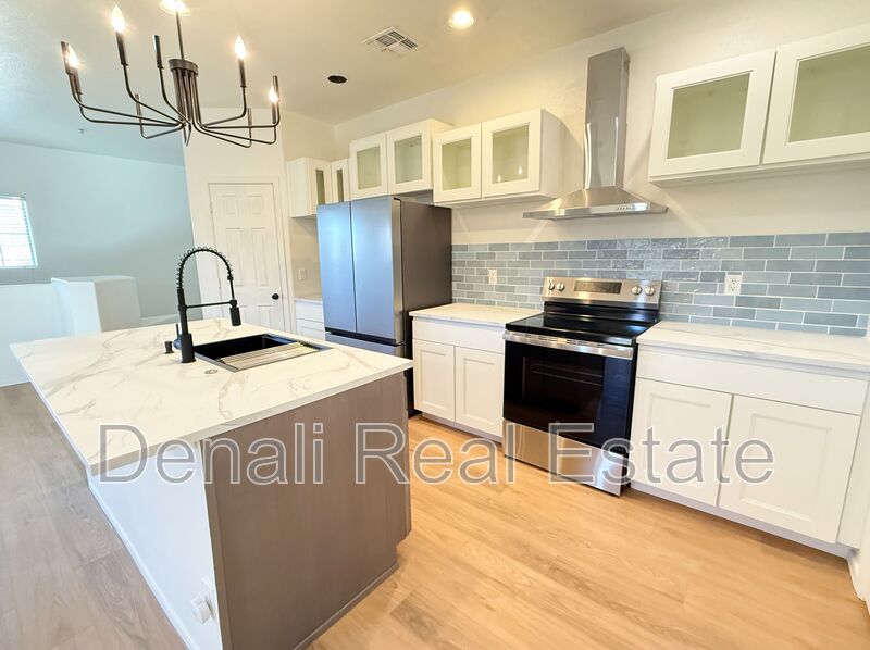 Mesa House: 1330 S. Aaron