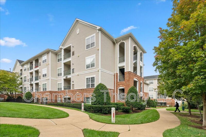 Alexandria Condo: 4852 Eisenhower Ave