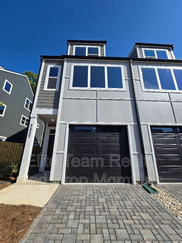 Charlotte Townhome: 2432 Arty Ave