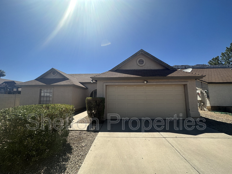 Glendale House: 5028 N 102nd Ave