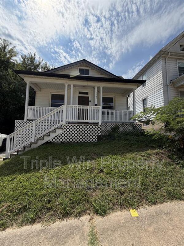 Maplewood House: 7790 Folk Ave.