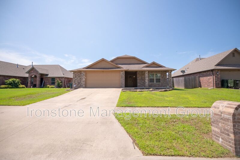 Skiatook House: 120 W Dogwood Street