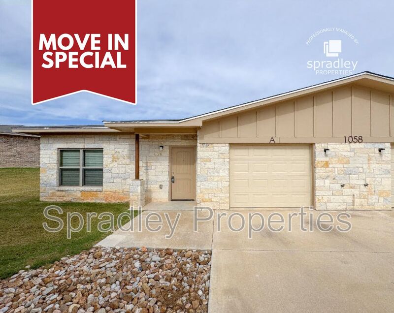 Belton Townhome: 1058A Hibiscus Dr