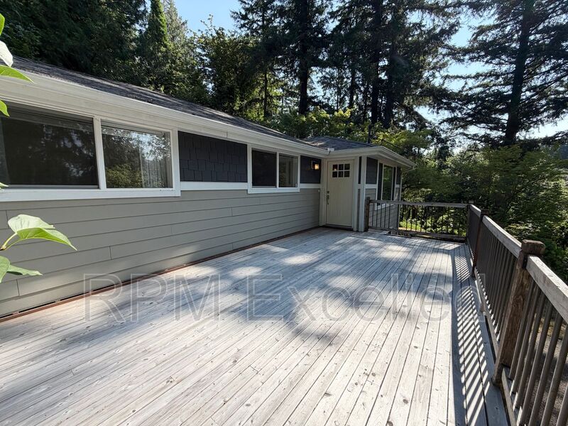Kent House: 24625 148th Ave SE