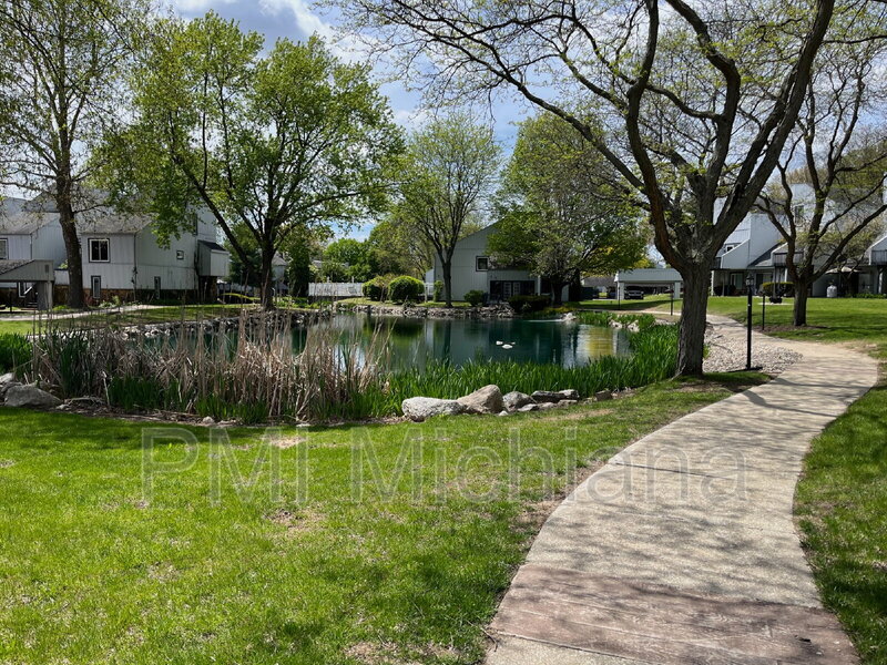 South Bend Condo: 18120 North Stoneridge Drive