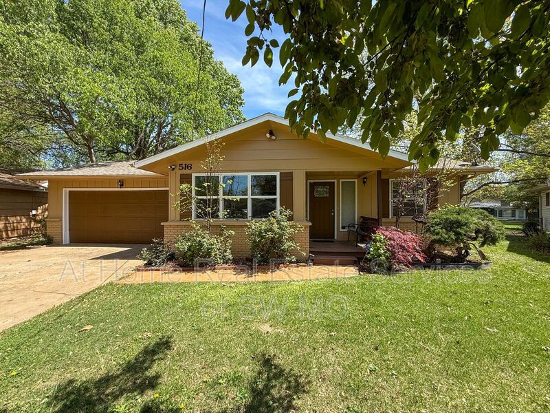 Springfield House: 516 E. Stanford