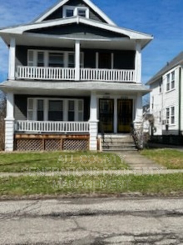 Cleveland House: 4086 E 138th St Up Unit