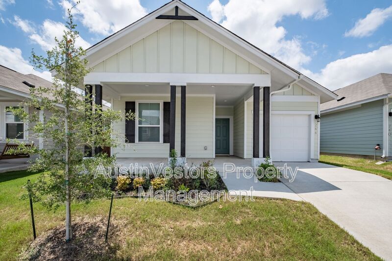 Leander House: 244 E Broade St