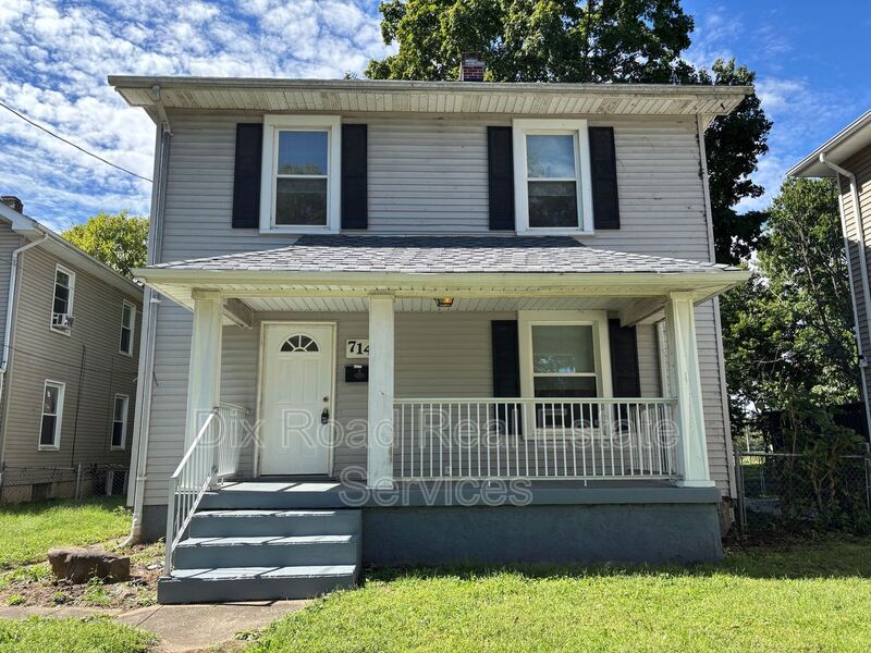 Middletown House: 714 Poplar Street