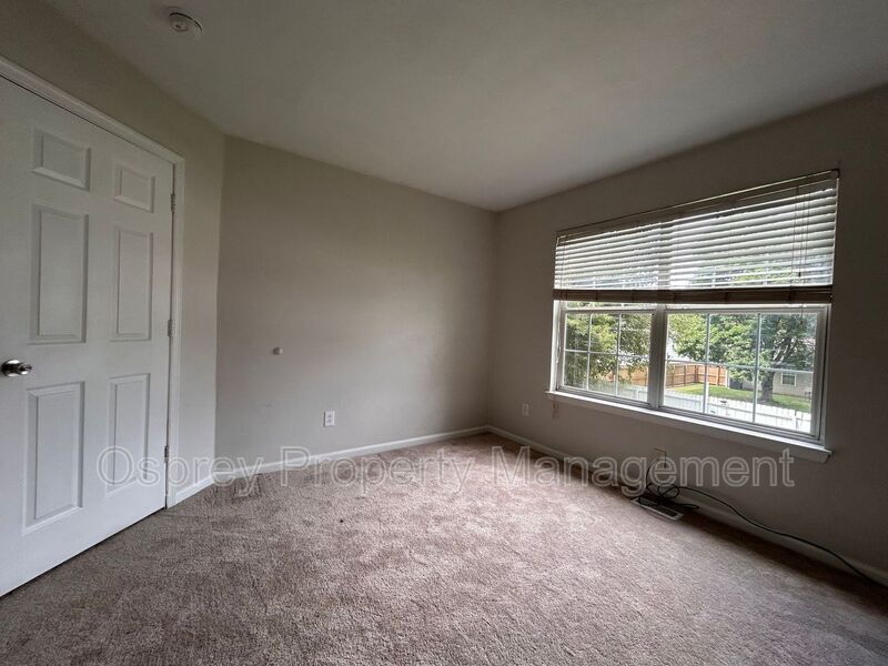 Spacious & Updated 4-Bedroom Gem in the Heart of Chesapeake! – ASK ABOUT OUR ZERO DEPOSIT! - Photo 12