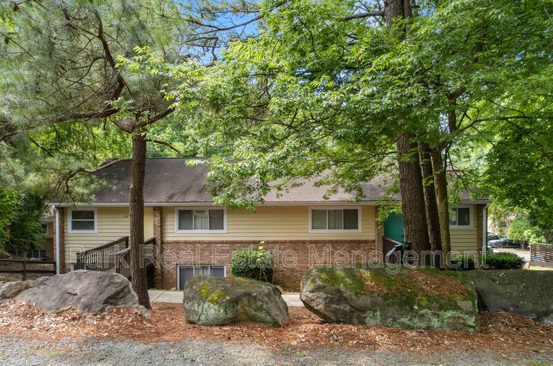 Chapel Hill House: 201 Howell