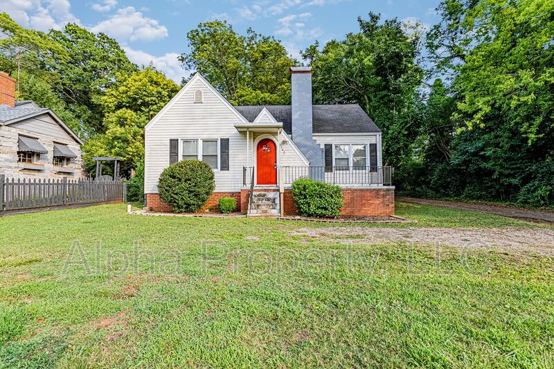 Spartanburg House: 102 Harvard Dr