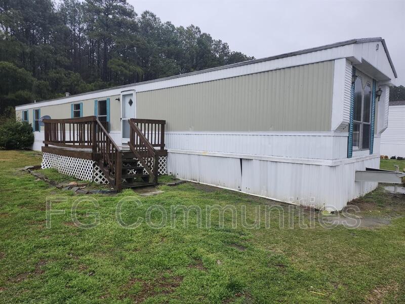 Selma House: 1023 Crystal Blvd