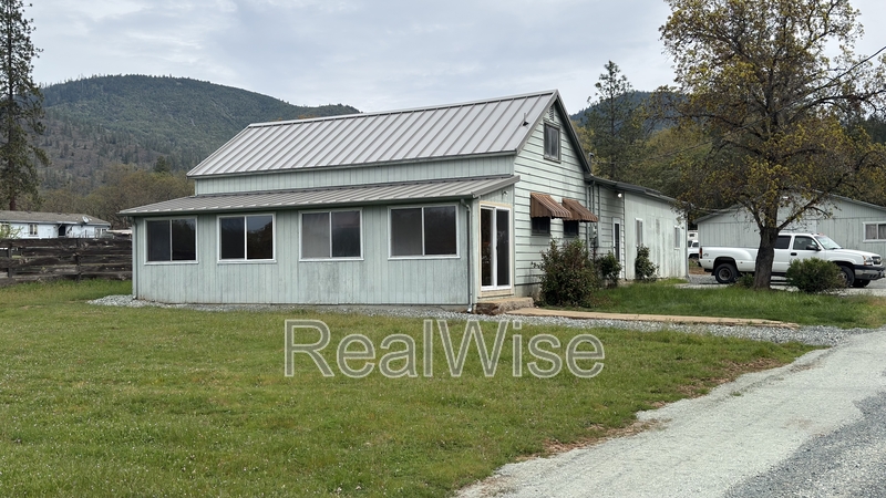 Grants Pass House: 6201 Highland Ave