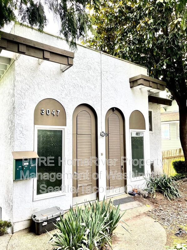 Seattle Condo: 3047 SW Avalon Way
