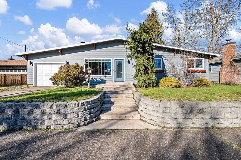 Eugene House: 2577 Elyisum Ave