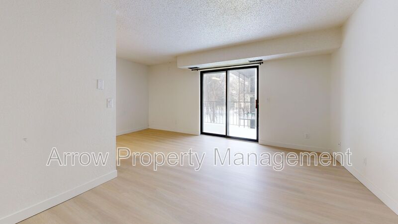 Bismarck House: 205 E Arbor-210G