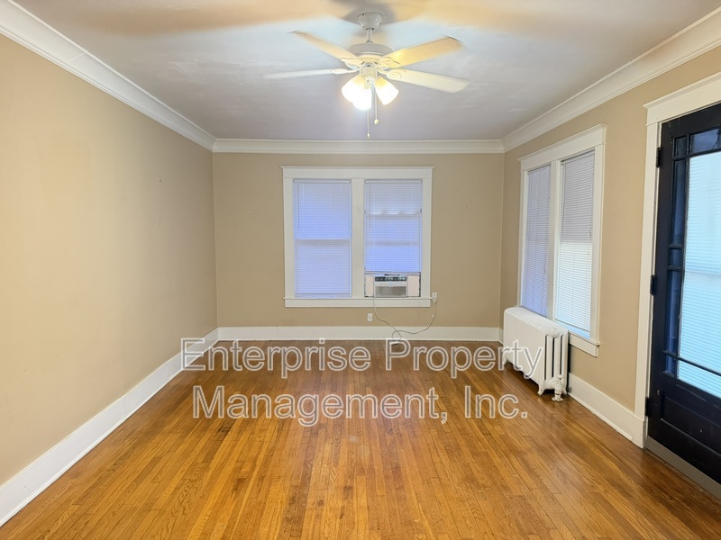 Photo 4 of 2380 Parkway Pl 3