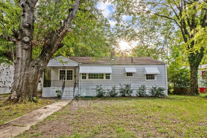 Birmingham House: 832 Meadowbrook Dr