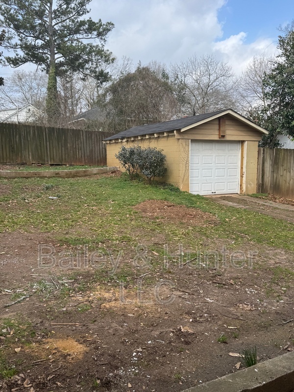 Atlanta House: 1385 Hartford Ave SW