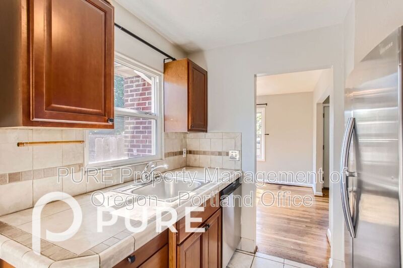 Portland Condo: 3740 SE 134th Ave. A