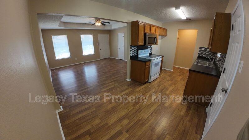 Cleburne Condo: 318 College ST
