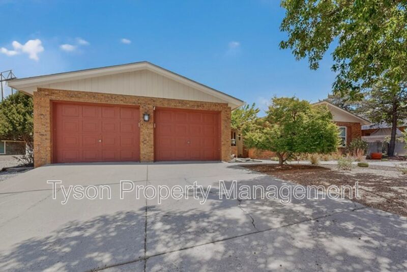 Albuquerque House: 8301 Cherry Hills Dr NE