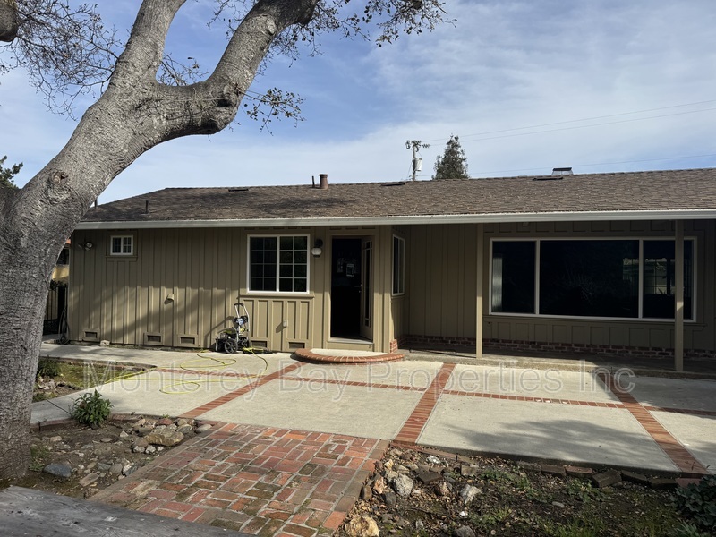 Capitola House: 711 Riverview Drive