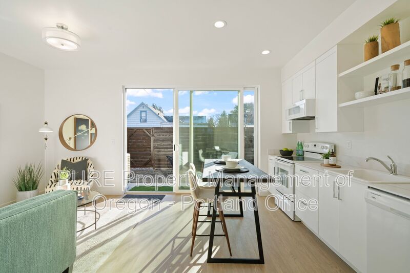 Portland Townhome: 731 SE 78th Ave.