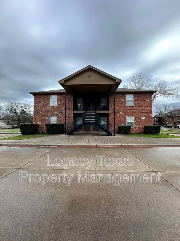 Cleburne Condo: 1108 Williams Ave Apt #G