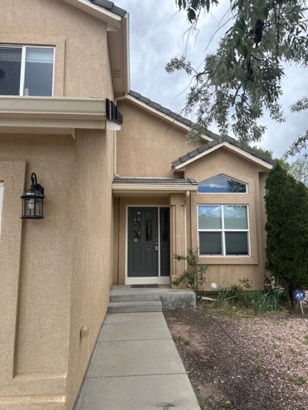 Fountain House: 716 Harvest Field Way