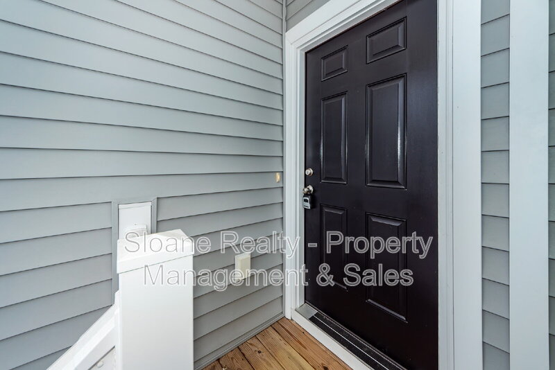 Johns Island Townhome: 211 Winding River Drive