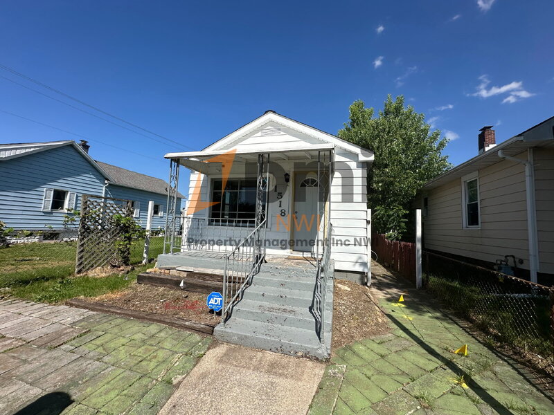 Michigan City House: 1518 Oak St