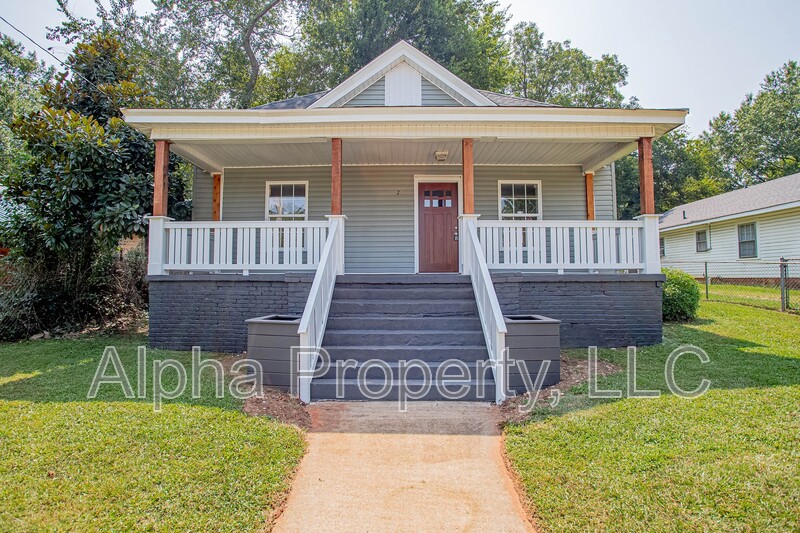 Greenville House: 7 Highlawn Ave
